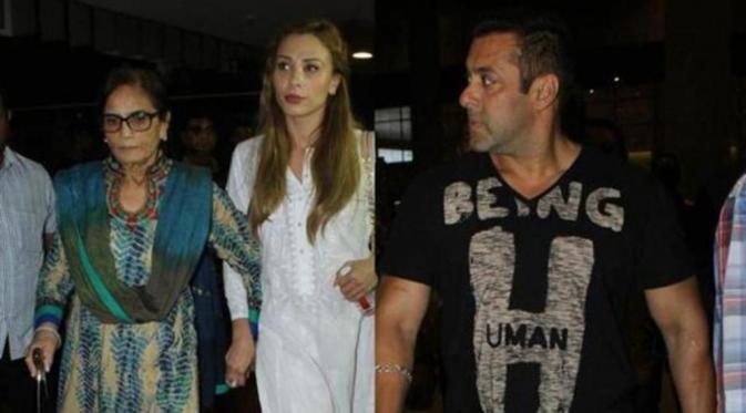 Iulia Vantur bersama ibunda Salman Khan di bandara [foto: Hindustan Times]