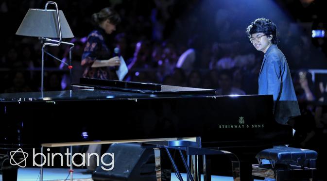 Selain Ahok, konser pertama kali di Indonesia pianis muda yang namanya telah mendunia itu juga dihadiri oleh banyak selebriti Tanah Air. (Adrian Putra/Bintang.com)