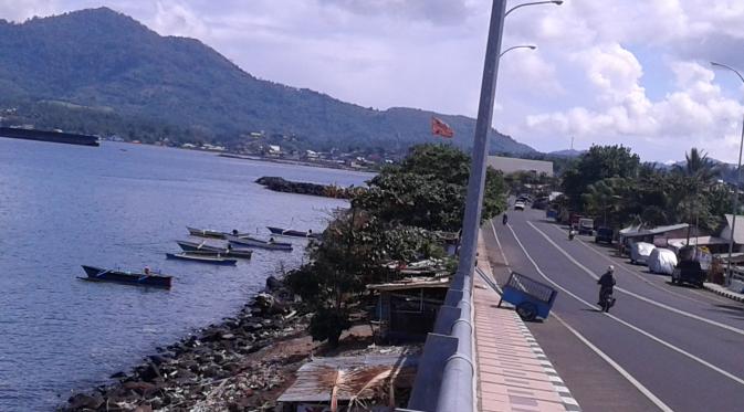 Garis pantai Manado menghilang akibat reklamasi masif yang dilaksanakan di pesisir pantai. (Liputan6.com/Yoseph Ikanubun)