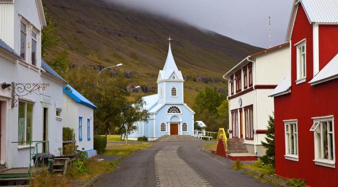 Blaa Kirkjan, Seyoisfjorour, Islandia. (Horst Gerlach/Getty Images)