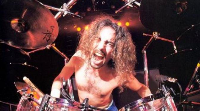 Nick Menza, mantan penabuh drum Megadeth. (consequenceofsound)