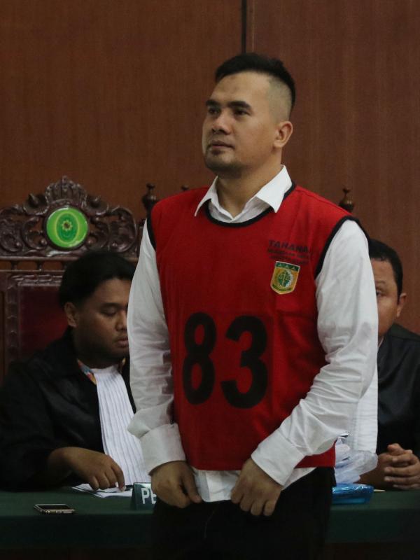 Penyanyi dangdut, Saipul Jamil saat menjalani sidang lanjutan kasus pelecehan seksual yang dilakukan dirinya kepada DS di Pengadilan Negeri Jakarta Utara, Senin (23/5). (Liputan6.com/Herman Zakharia)