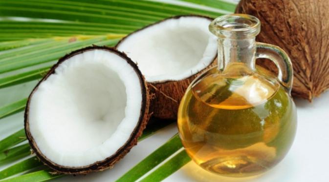 Suka mengkonsumsi minyak kelapa untuk kesehatan? Nah minyak kelapa juga bisa sebagai pengganti produk kecantikan loh.