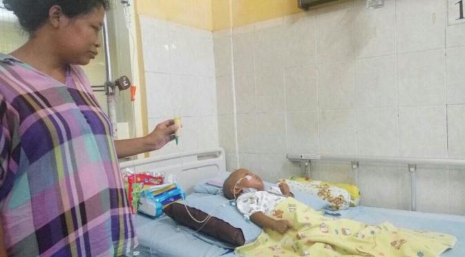 Fakhri sempat pingsan empat hari setelah tersedak rempeyek kacang hingga menjalani operasi besar berbiaya Rp 100 juta. (Liputan6.com/Fathi Mahmud)