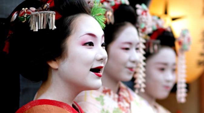 Tradisi Ohaguro Jepang, praktik menghitamkan gigi yang menyimbolkan kecantikan (sumber:clubotaku)