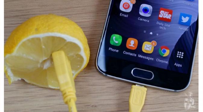 Mengisi daya ponsel dengan lemon (Sumber: thinkhealthytips)