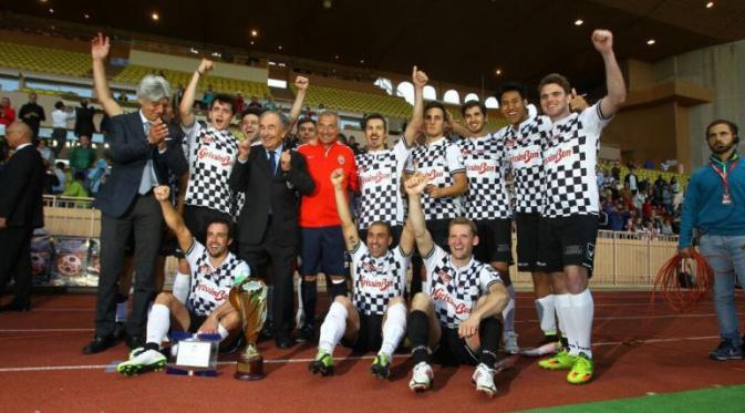 Tim Nazionali Piloti yang diperkuat Sean Gelael keluar sebagai pemenang dalam laga amal jelang balapan F1 dan GP2 di Monako. (Bola.com/Tim Jagonya Ayam KFC Indonesia)