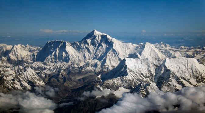 Gunung Everest, Nepal (sumber. Elitereaders.com)