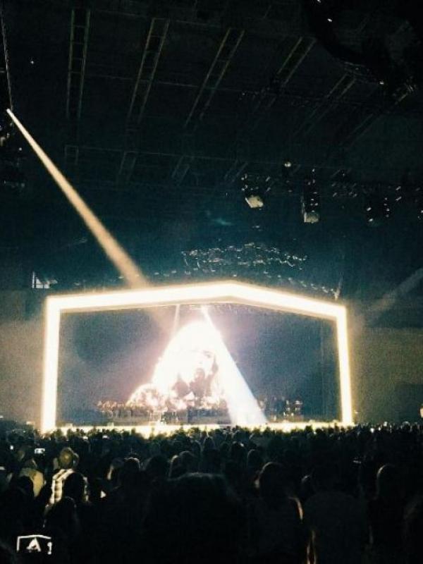 Suasana konser Adele di Spanyol yang diambil oleh Luna Maya. (Instagram - @lunamaya)