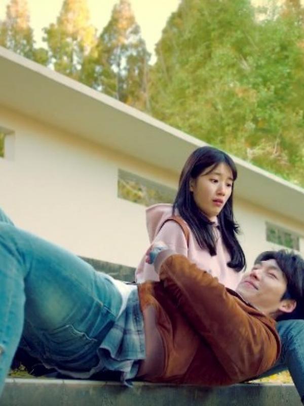 Kim Woo Bin dan Suzy Miss A di drama Uncontrollably Fond. Foto: Soompi
