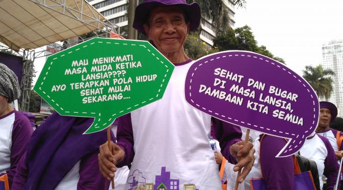 Usia Pak Ketut sudah 80 tahun, namun sejak 2013 beliau aktif mengikuti lari marathon 10 K yang digelar di beberapa kota. Ini bukti lansia pun tetap sehat dan produktif. 