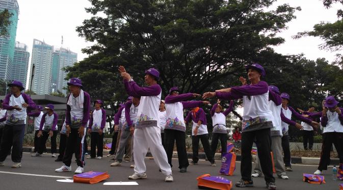 Senam bersama dalam acara peringatan  Hari Lanjut Usia Nasional 2016 di Jakarta.