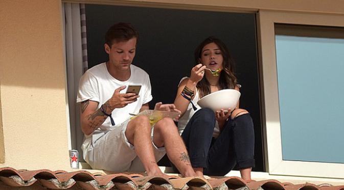 Louis Tomlinson ajak pacar makan di genteng hotel. (Dailymail.co.uk)