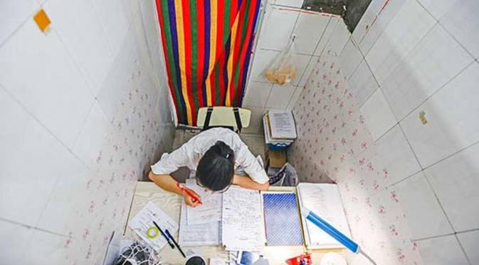 Pihak universitas hanya merenovasi untuk memberi sekat dan mengecat dinding untuk dijadikan ruang belajar. (Via: chinadaily.com.ch)