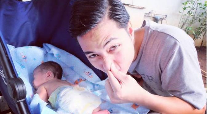 Rizky Kinos bersama anak pertamanya, Panutan Adya Semesta Trinikta [foto: instagram/kinosnoski]