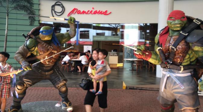 Patung Teenage Mutant Ninja Turtle di Summarecon Mal Serpong (Pramita Tristiawati)