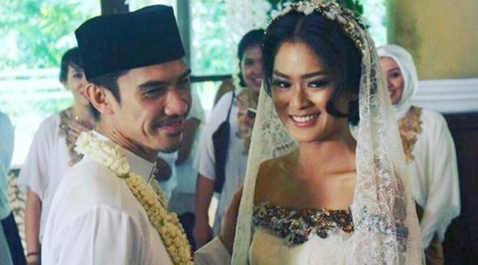 Ini merupakan pernikahan kedua artis Prisia Nasution. Sebelumnya, Pia menikah dengan Ananda Haris Siregar, dan berakhir pada 4 Januari 2012 silam. (Instagram)