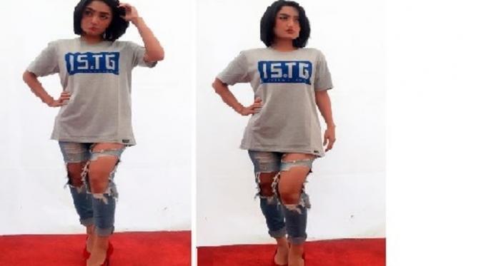 Siti Badriah mengenakan celana jins sobek yang memperlihatkan paha mulusnya, (Instagram)