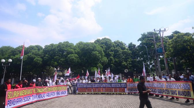 Warga Bogor Timur menuntut memisahkan diri dari Kabupaten Bogor (Liputan6.com/Achmad Sudarno)