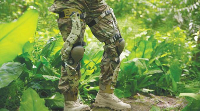 Pihak militer AS sedang menguji celana yang dapat dipakai untuk mengisi daya baterai menggunakan energi dari gerakan pemakai celana. (Sumber Bionic Power via Daily Mail)