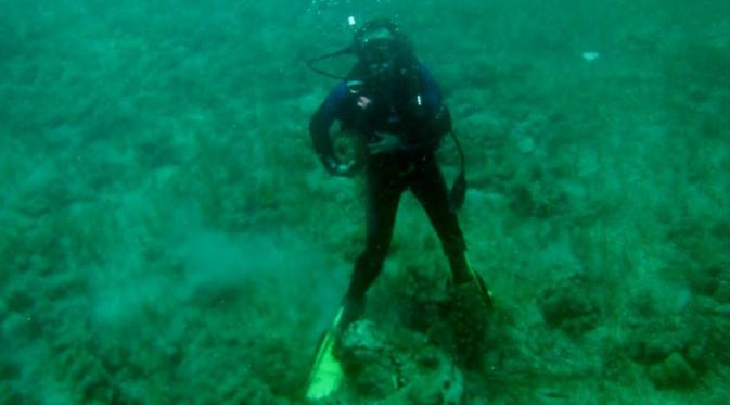 Ilmuwan meneliti kandungan dan tekstur dari temuan di bawah laut (UEA)