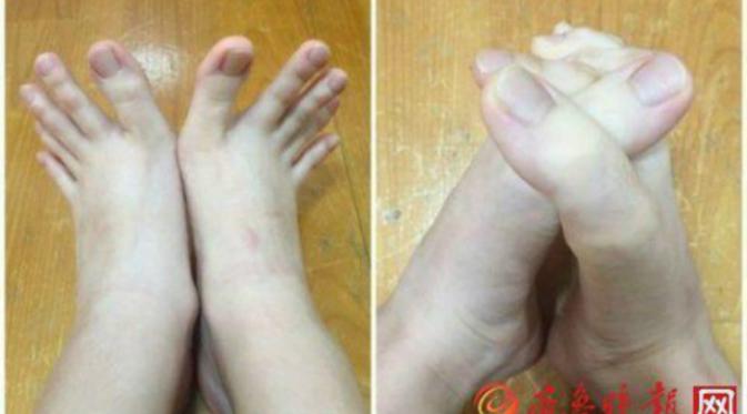 Dalam foto-foto yang dipostingnya juga memamerkan beberapa keahliannya dengan memiliki jari kaki yang panjang. Seperti melebarkan jari-jari kakinya secara terpisah dan menguncinya erat-erat seperti tangan yang saling berjabat tangan. (Shanghaiist.com)