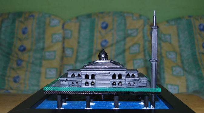 Diorama masjid dari grafit pensil. (Via: boredpanda.com)