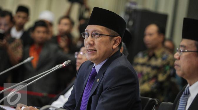 Menteri Agama Lukman Hakim Saefuddin menggelar sidang isbat penentuan awal Ramadan, Minggu (5/6) sore. (Liputan6.com/Faizal Fanani)