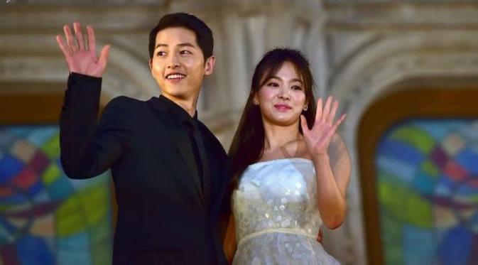 Song Hye Kyo dan Song Joong Ki tampil di Baeksang Awards 2016