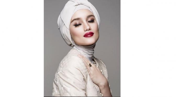 Menyambut bulan suci Ramadan, Cinta Laura perlihatkan wajahnya dengan balutan hijab, (Instagram)