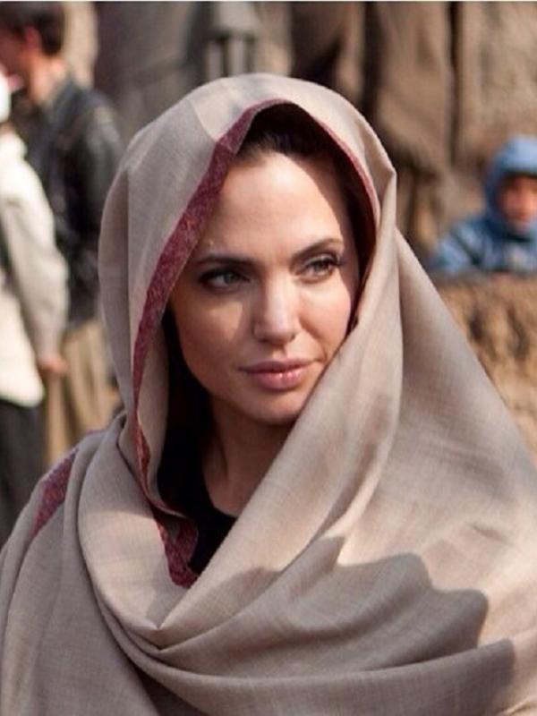Angelina Jolie (via. Pinterest)