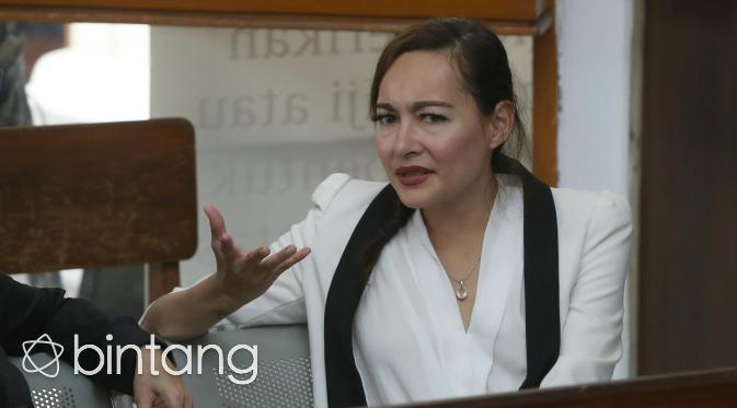 Dewi Rezer di Pengadilan Negeri Jakarta Selatan (Andy Masela/bintang.com)