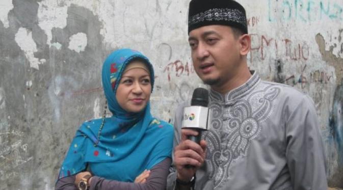 Ustaz Zacky Mirza dan istri, Shinta Tanjung [indowarta.com]