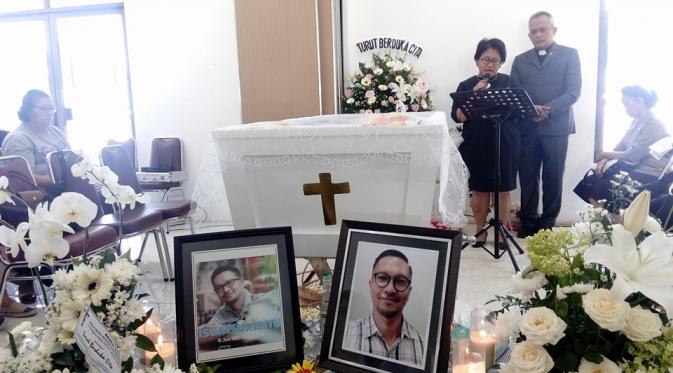 Jenazah  Isam Surentu dimakamkan di TPU Pondok Rangon, Jakarta Timur. (Facebook/Hano Palit)