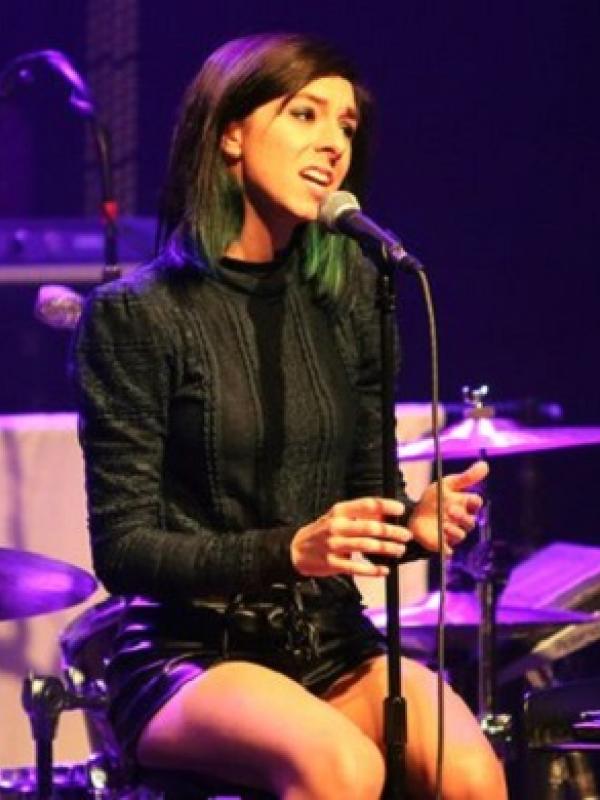 Penyanyi muda jebolan ajang pencarian bakat The Voice yaitu Chritina Grimme meninggal saat menggelar konser di Orlando. (via Guardian.com)