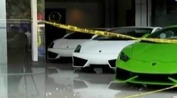 Showroom Lamborghini di Cilandak ditembaki orang tak dikenal. Sementara itu, tewasnya penyanyi Christina Grimmie meninggalkan duka.
