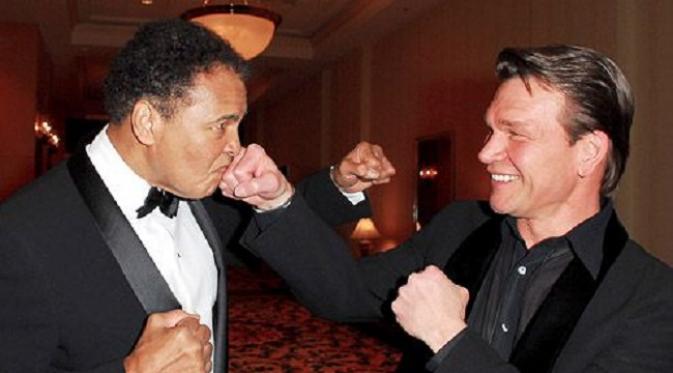 Muhammad Ali dan Patrick Swayze (via. Pinterst)