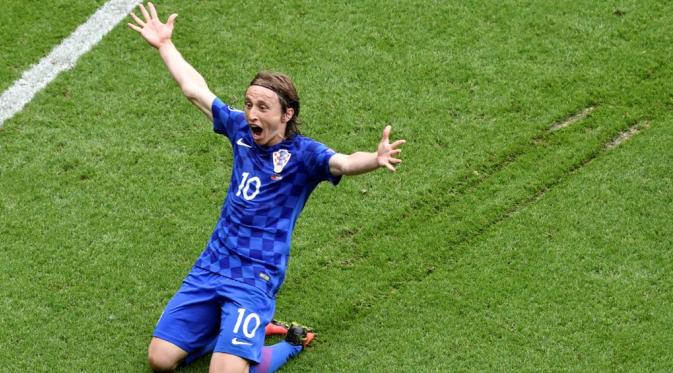 Luka Modric mencetak gol tunggal kemenangan Kroasia atas Turki dalam laga Grup D Piala 2016 di Stadion Parc des Princes, Paris, (12/6/2016). (AFP/Philippe Lopez)