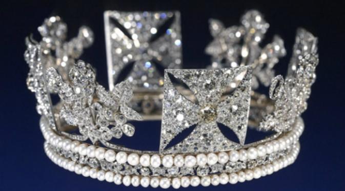 Mahkota Diamond Diadem. (Sumber Order of Splendor)