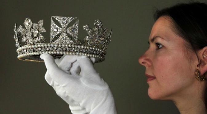 Ilustrasi salah satu mahkota milik Ratu Elizabeth II. (Sumber theassayoffice.co.uk)