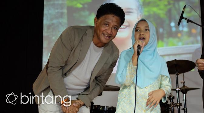 Yara dan Andre Hehanussa di launching single In Shaa Allah. (Dreses Putranama/Bintang.com)