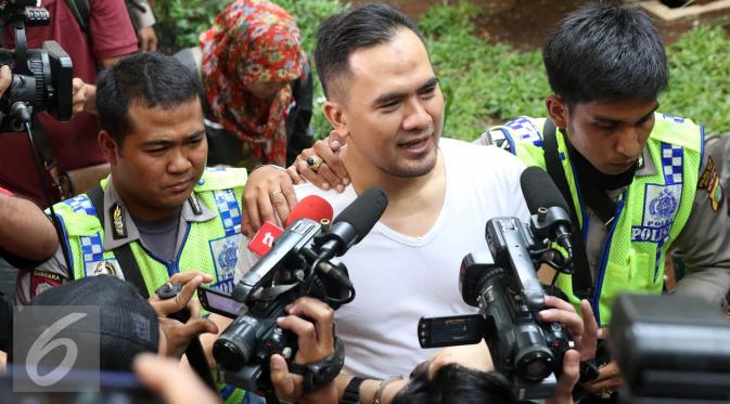 Saipul Jamil divonis penjara 3 tahun oleh Pengadilan Negeri Jakarta Utara atas kasus pelecehan seksual terhadap anak di bawah umur. [Foto: Herman Zakharia/Liputan6.com]