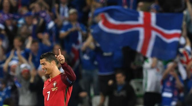 Cristiano Ronaldo menyamai rekor Luis Figo. (AFP/Francisco Leong)