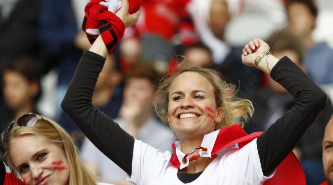 Suporter Austria tak kalah cantik dengan suporter dari negara-negara lain (Reuters)