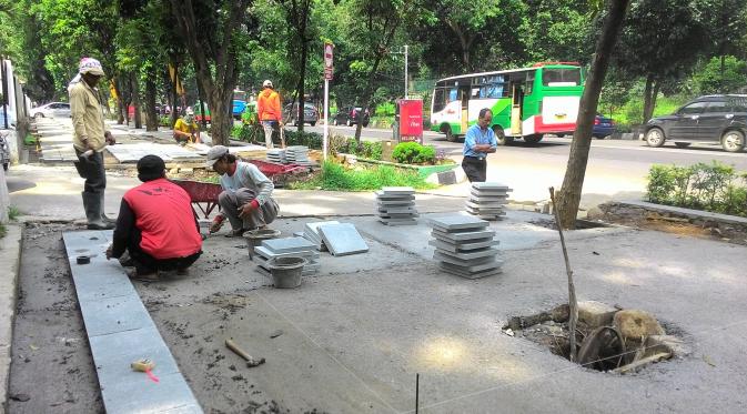 Pemkot Bogor akui pengurangan Ruang Terbuka Hijau sebagai dampak pembangunan pedestrian di seputar Kebun Raya Bogor (Liputan6.com/Achmad Sudarno)