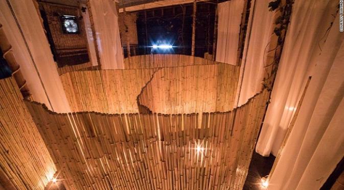 Setiap ruangannya dipisahkan oleh bambu (sumber. CNN)