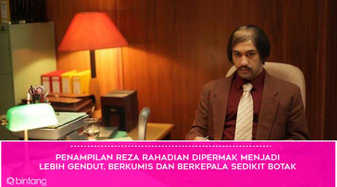 Reza Rahadian 'berubah' tua dalam film My Stupid Boss. (Foto: dok. Falcon Pictures, Desain: Muhammad Iqbal Nurfajri) 