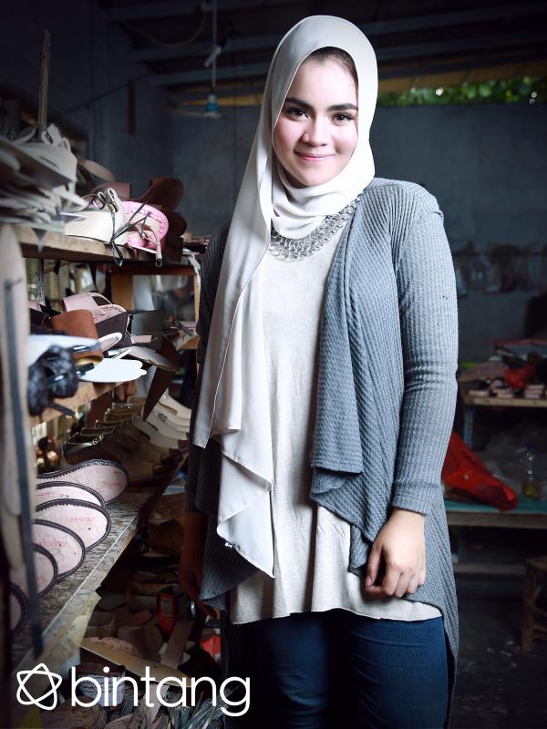 Eksklusif Nabilla Bawazier, Koleksi Sepatu yang Bawa Berkah. (Foto by Deki Prayoga/Bintang.com, Digital Imaging by Muhammad Iqbal Nurfajri/Bintang.com)