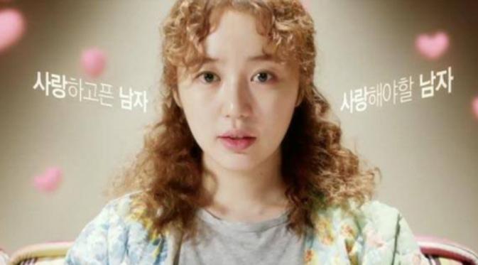 Yoon Eun Hye dengan rambut keriting di drama Marry Him If You Dare, banyak dikritik netizen.