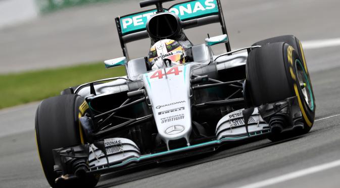 Mobil Mercedes yang dikendarai Lewis Hamilton. (Mark Thompson / GETTY IMAGES NORTH AMERICA / AFP)